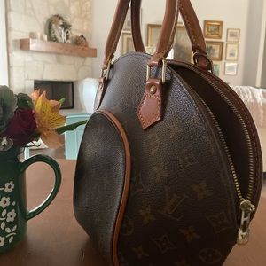 💯 Authentic Louis Vuitton Ellipse PM